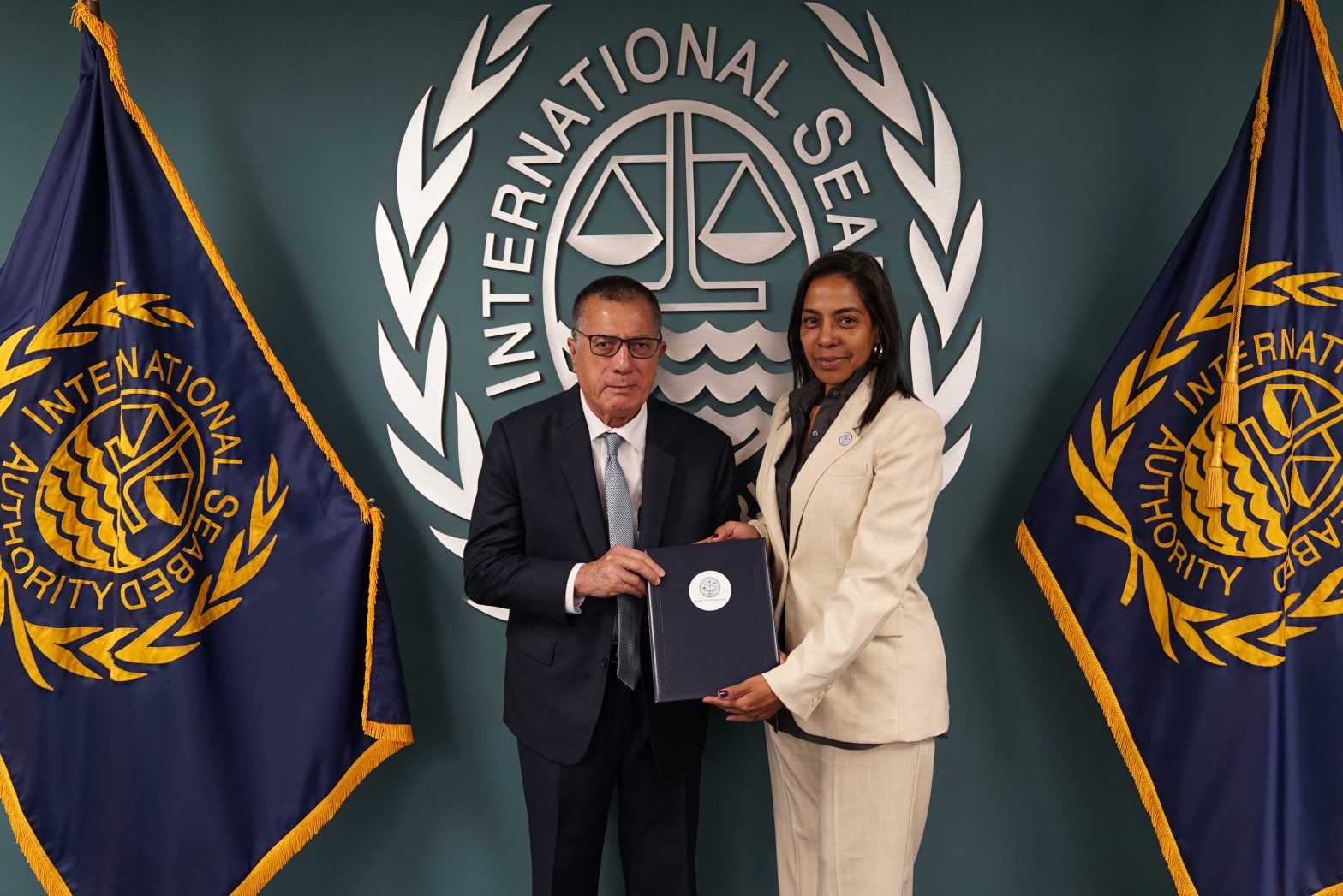 Permanent Representative of the Republic of the Marshall Islands presents credentials to the Secretary-General of the International Seabed Authority